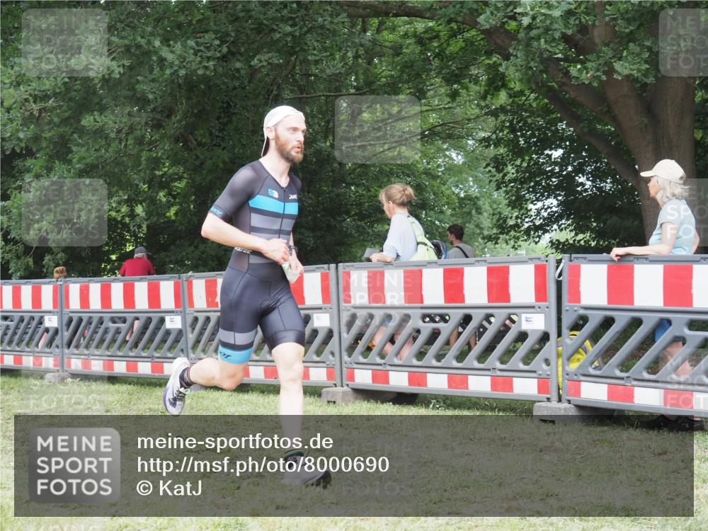 21.06.2025 - 27. Vierlanden-Triathlon KatJ http://msf.ph/oto/8000690 15.06.2025 12:54:23 Ziel 757, 999, 1000, 1001, 1003 meine-sportfotos.de