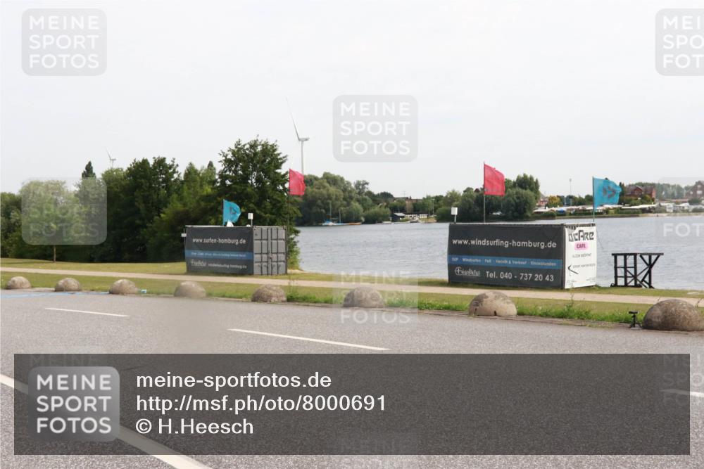 15.06.2025 - 27. Vierlanden-Triathlon H.Heesch http://msf.ph/oto/8000691 15.06.2025 10:27:57 Radfahren 49, 73, 533 meine-sportfotos.de