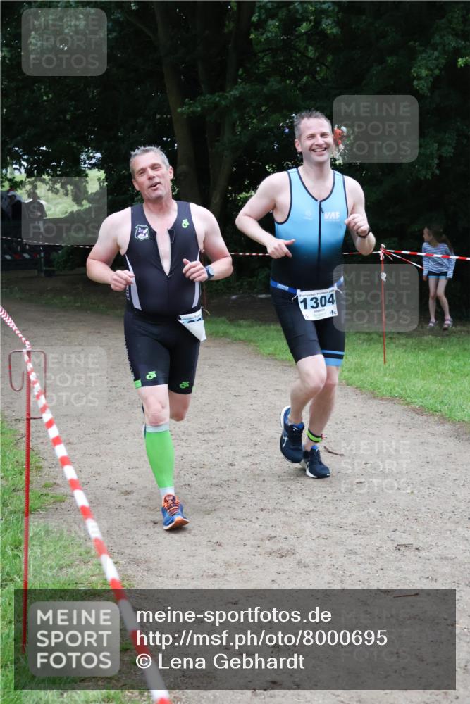 21.06.2025 - 27. Vierlanden-Triathlon Lena Gebhardt http://msf.ph/oto/8000695 15.06.2025 14:03:21 Laufen 1304 meine-sportfotos.de