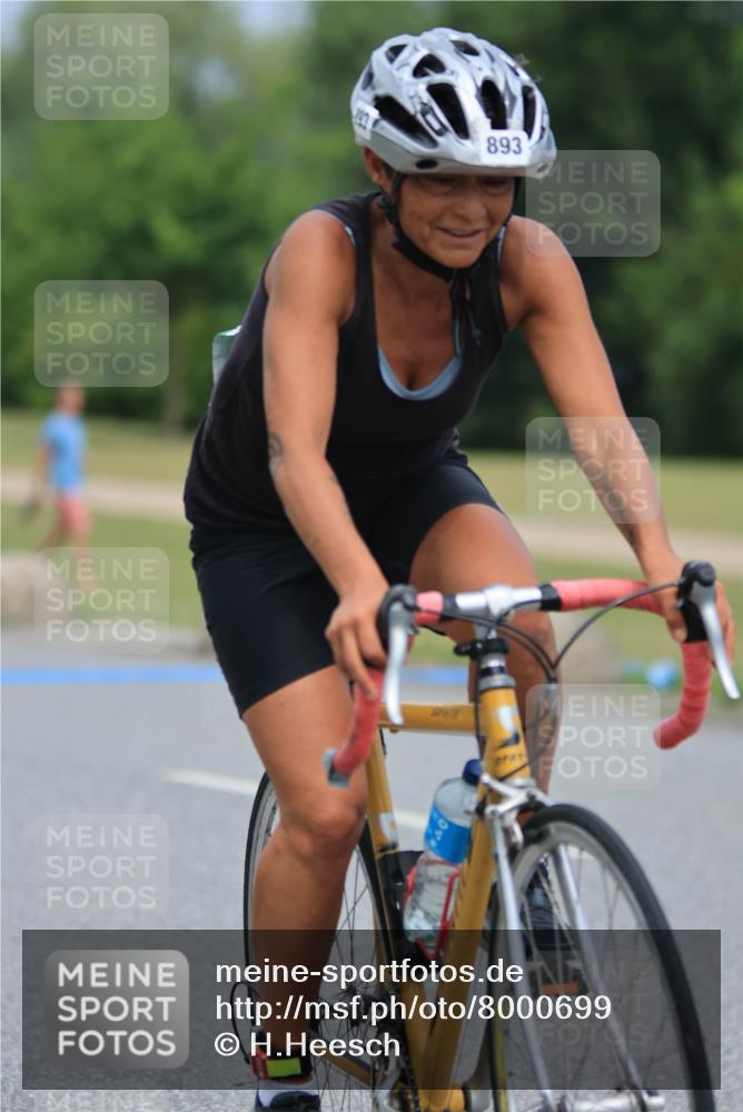 21.06.2025 - 27. Vierlanden-Triathlon H.Heesch http://msf.ph/oto/8000699 15.06.2025 12:36:25 Radfahren 893 meine-sportfotos.de