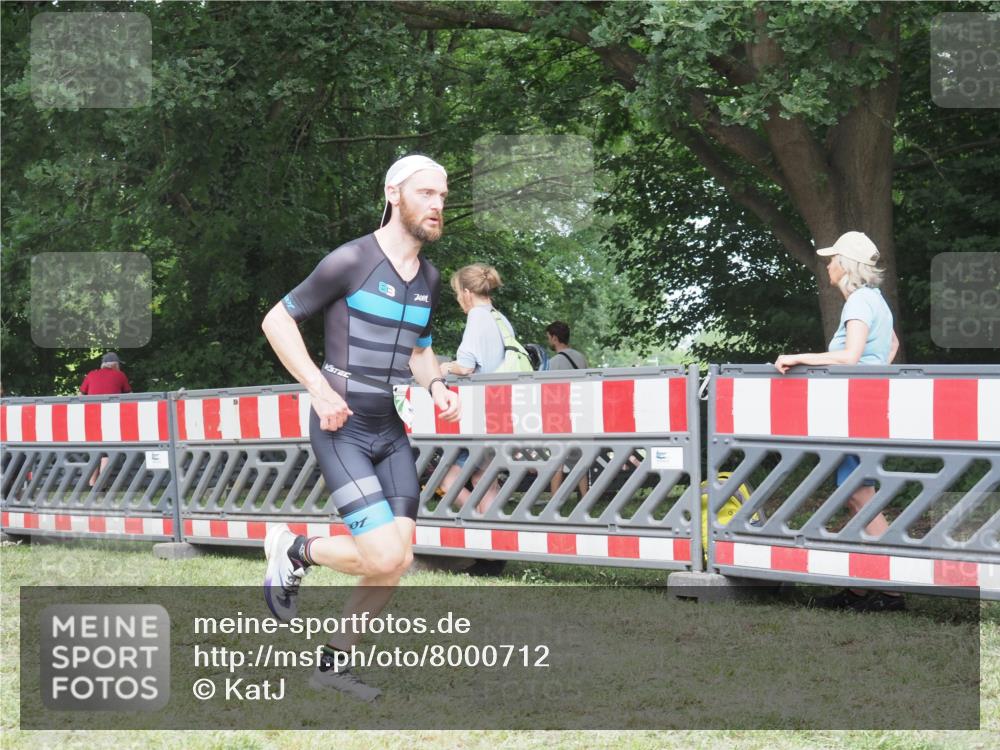 21.06.2025 - 27. Vierlanden-Triathlon KatJ http://msf.ph/oto/8000712 15.06.2025 12:54:23 Ziel 757, 999, 1000, 1001, 1003 meine-sportfotos.de