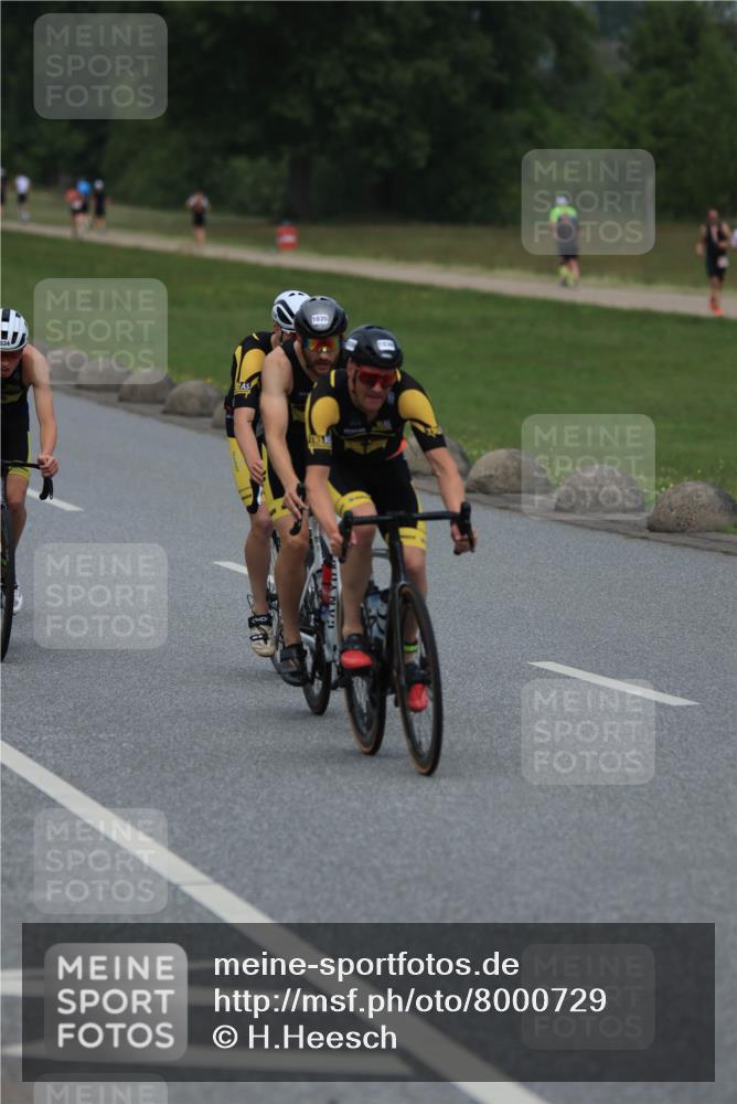 21.06.2025 - 27. Vierlanden-Triathlon H.Heesch http://msf.ph/oto/8000729 15.06.2025 12:36:59 Radfahren 754, 927, 978, 1034, 1035, 1036, 1037, 1038 meine-sportfotos.de