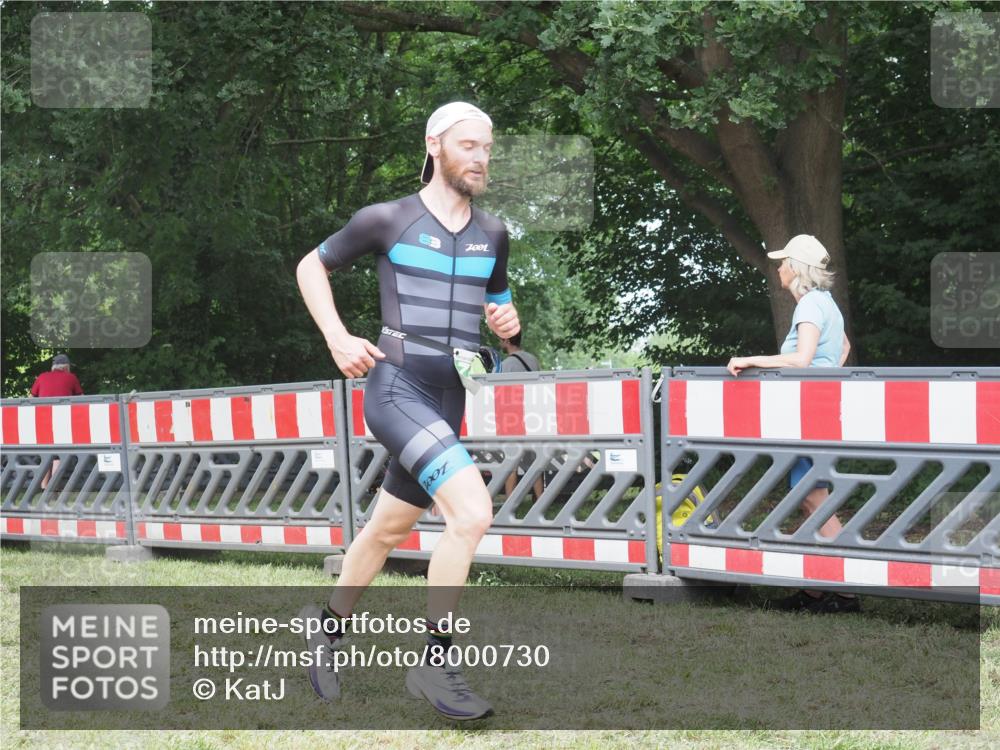 21.06.2025 - 27. Vierlanden-Triathlon KatJ http://msf.ph/oto/8000730 15.06.2025 12:54:23 Ziel 757, 999, 1000, 1001, 1003 meine-sportfotos.de