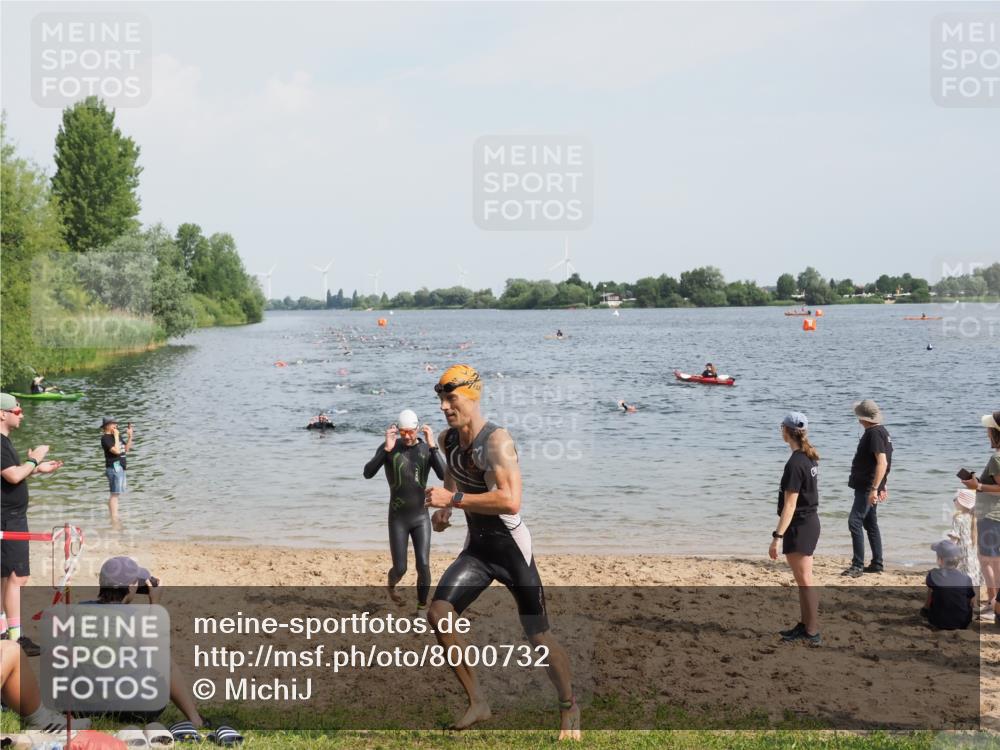 21.06.2025 - 27. Vierlanden-Triathlon MichiJ http://msf.ph/oto/8000732 15.06.2026 10:03:58 Schwimmen 415, 427, 436, 1398 meine-sportfotos.de