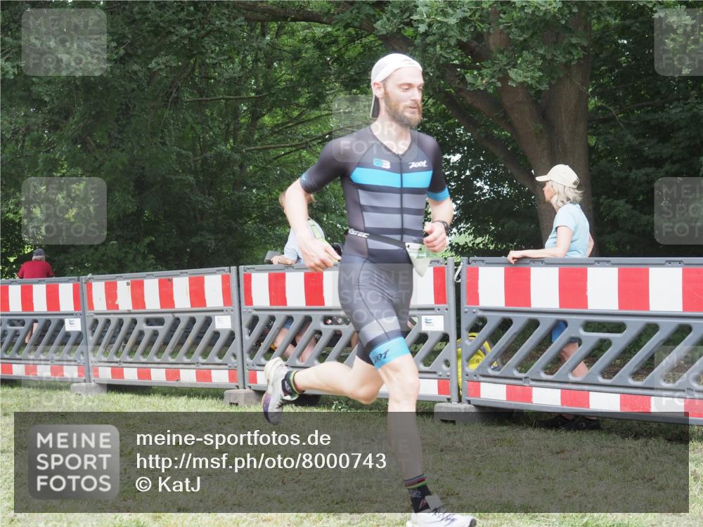 21.06.2025 - 27. Vierlanden-Triathlon KatJ http://msf.ph/oto/8000743 15.06.2025 12:54:23 Ziel 757, 999, 1000, 1001, 1003 meine-sportfotos.de