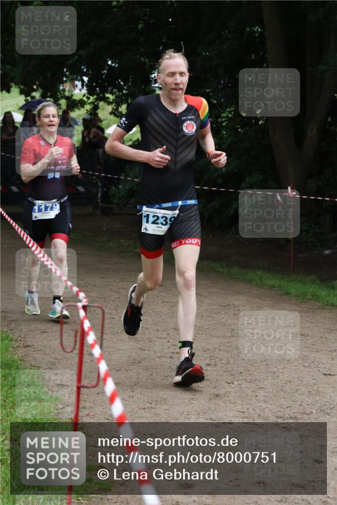 21.06.2025 - 27. Vierlanden-Triathlon Lena Gebhardt http://msf.ph/oto/8000751 15.06.2025 14:03:49 Laufen 1179, 20, 1239 meine-sportfotos.de