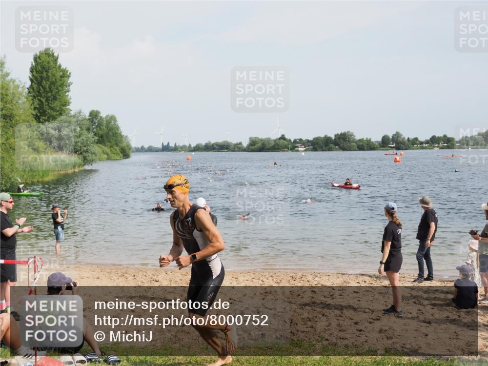 21.06.2025 - 27. Vierlanden-Triathlon MichiJ http://msf.ph/oto/8000752 15.06.2026 10:03:58 Schwimmen 415, 427, 436, 1398 meine-sportfotos.de