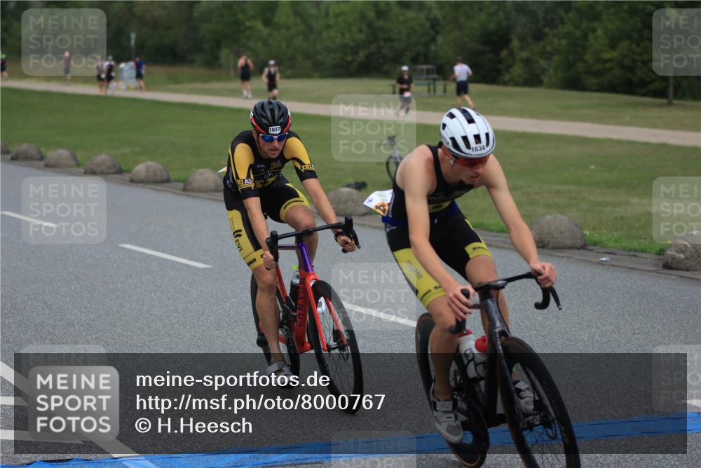 21.06.2025 - 27. Vierlanden-Triathlon H.Heesch http://msf.ph/oto/8000767 15.06.2025 12:37:01 Radfahren 754, 904, 927, 978, 1005, 1034, 1035, 1036, 1037, 1038 meine-sportfotos.de