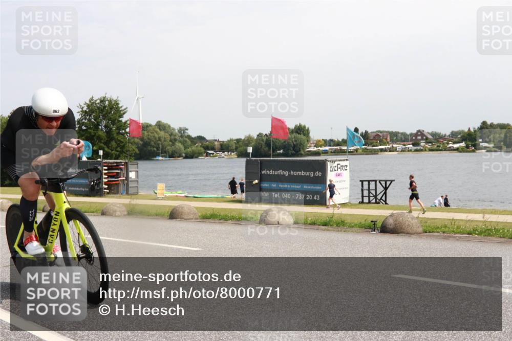 21.06.2025 - 27. Vierlanden-Triathlon H.Heesch http://msf.ph/oto/8000771 15.06.2025 11:42:45 Radfahren 697, 781, 862 meine-sportfotos.de