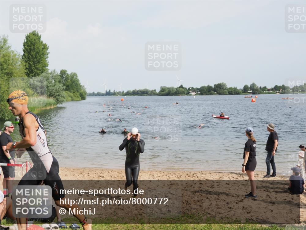 21.06.2025 - 27. Vierlanden-Triathlon MichiJ http://msf.ph/oto/8000772 15.06.2026 10:03:58 Schwimmen 415, 427, 436, 1398 meine-sportfotos.de
