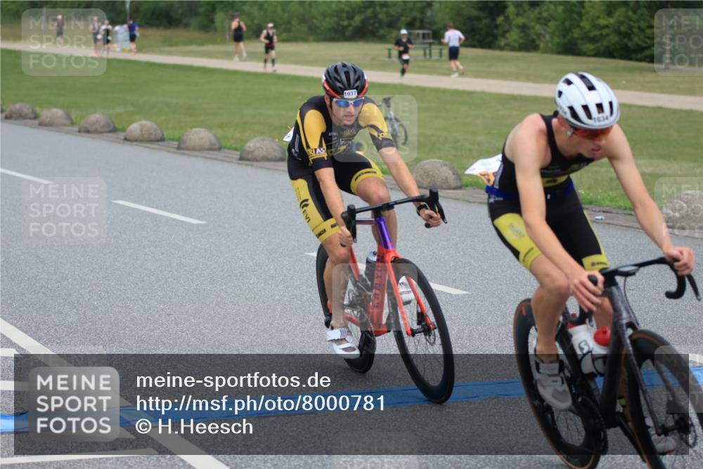 21.06.2025 - 27. Vierlanden-Triathlon H.Heesch http://msf.ph/oto/8000781 15.06.2025 12:37:01 Radfahren 754, 904, 927, 978, 1005, 1034, 1035, 1036, 1037, 1038 meine-sportfotos.de