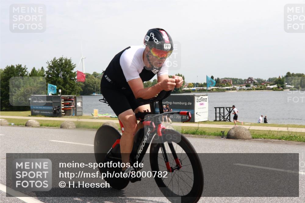 21.06.2025 - 27. Vierlanden-Triathlon H.Heesch http://msf.ph/oto/8000782 15.06.2025 11:42:47 Radfahren 697, 781, 862 meine-sportfotos.de