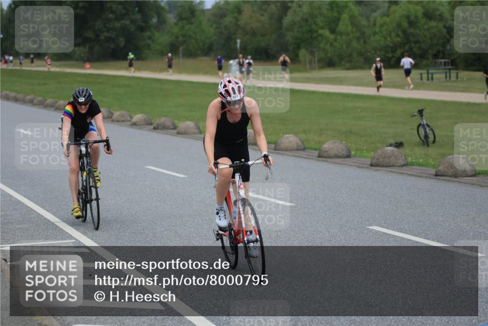 21.06.2025 - 27. Vierlanden-Triathlon H.Heesch http://msf.ph/oto/8000795 15.06.2025 12:37:03 Radfahren 904, 927, 978, 1005, 1034, 1035, 1036, 1037, 1038 meine-sportfotos.de