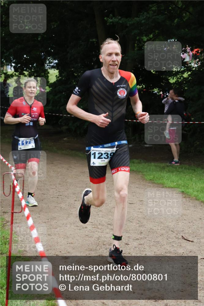 21.06.2025 - 27. Vierlanden-Triathlon Lena Gebhardt http://msf.ph/oto/8000801 15.06.2025 14:03:49 Laufen 1179, 1910, 202, 1239 meine-sportfotos.de