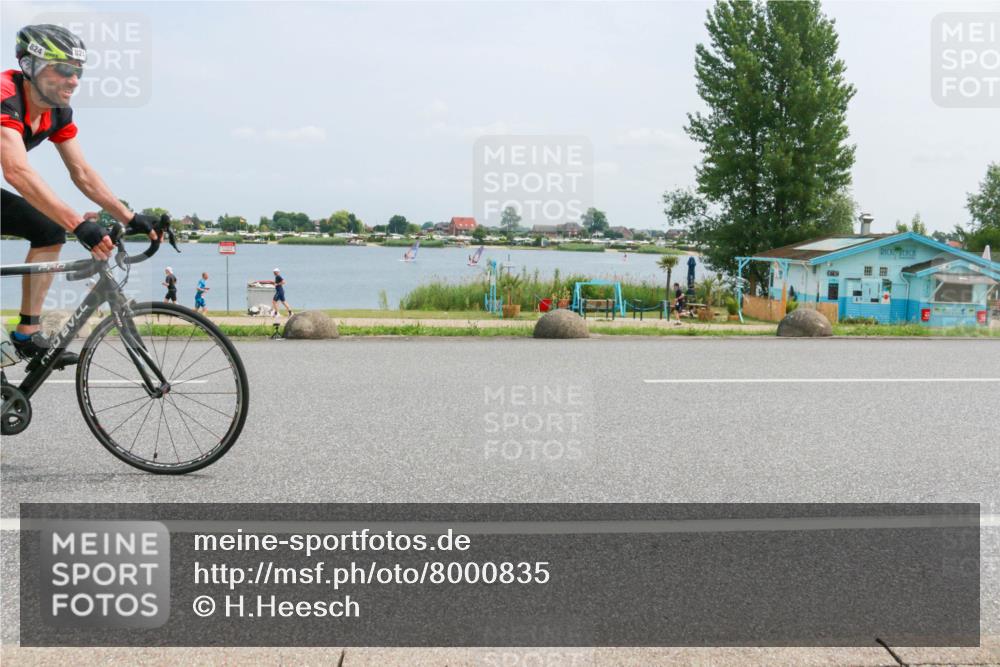 21.06.2025 - 27. Vierlanden-Triathlon H.Heesch http://msf.ph/oto/8000835 15.06.2025 12:34:25 Radfahren 824, 964 meine-sportfotos.de