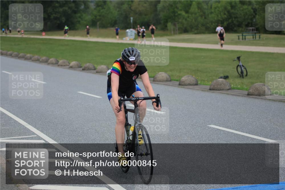 21.06.2025 - 27. Vierlanden-Triathlon H.Heesch http://msf.ph/oto/8000845 15.06.2025 12:37:04 Radfahren 904, 927, 978, 1005, 1034, 1035, 1037, 1038 meine-sportfotos.de