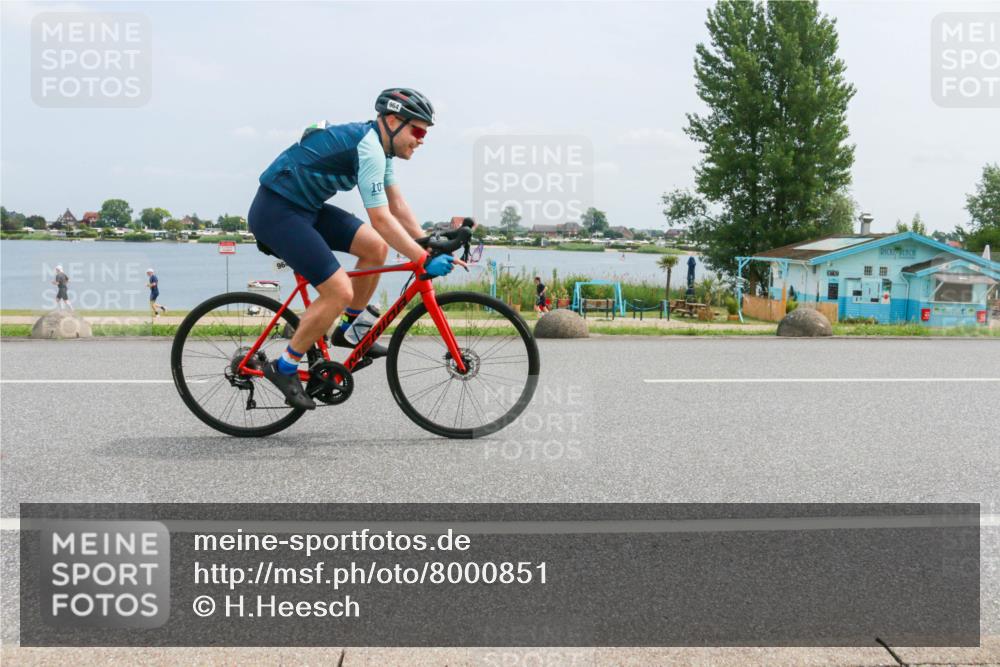 21.06.2025 - 27. Vierlanden-Triathlon H.Heesch http://msf.ph/oto/8000851 15.06.2025 12:34:26 Radfahren 824, 964 meine-sportfotos.de