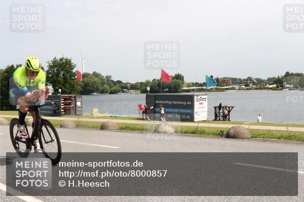 21.06.2025 - 27. Vierlanden-Triathlon H.Heesch http://msf.ph/oto/8000857 15.06.2025 11:43:10 Radfahren 688, 817, 853, 854 meine-sportfotos.de