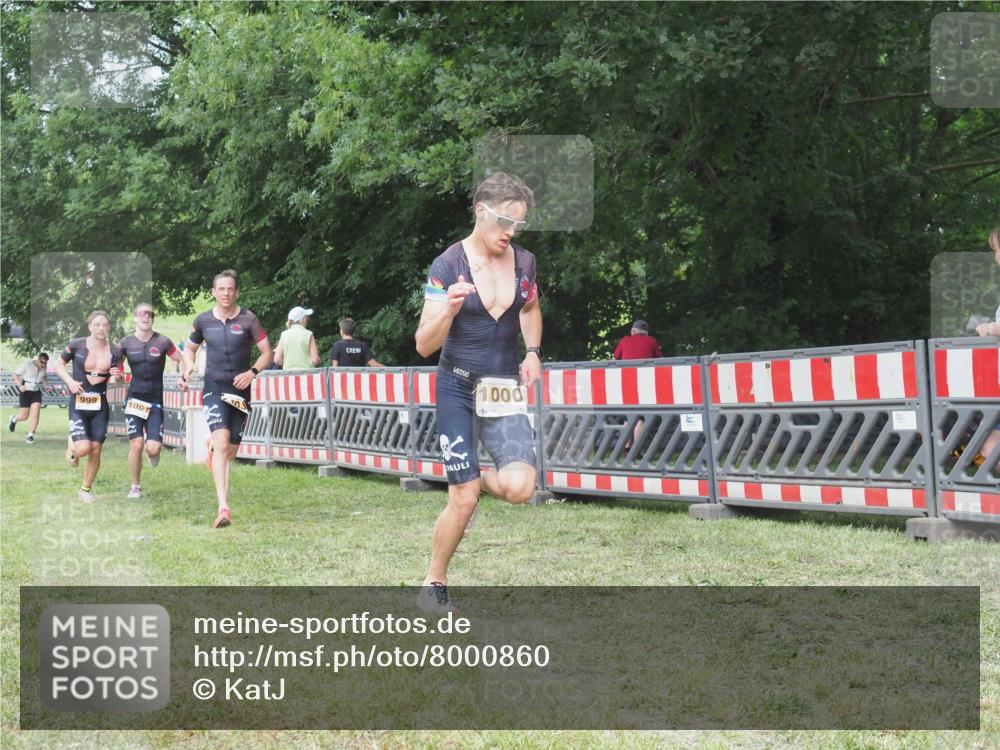 21.06.2025 - 27. Vierlanden-Triathlon KatJ http://msf.ph/oto/8000860 15.06.2025 12:54:29 Ziel 999, 1000, 1001, 1003 meine-sportfotos.de