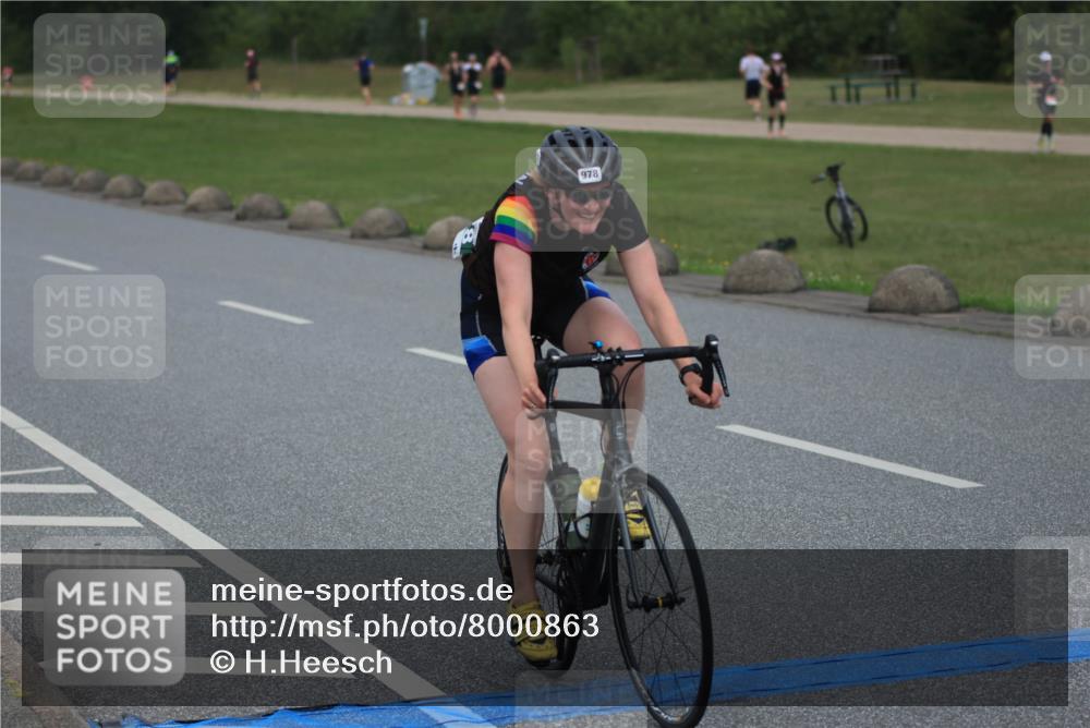 21.06.2025 - 27. Vierlanden-Triathlon H.Heesch http://msf.ph/oto/8000863 15.06.2025 12:37:04 Radfahren 904, 927, 978, 1005, 1034, 1035, 1037, 1038 meine-sportfotos.de