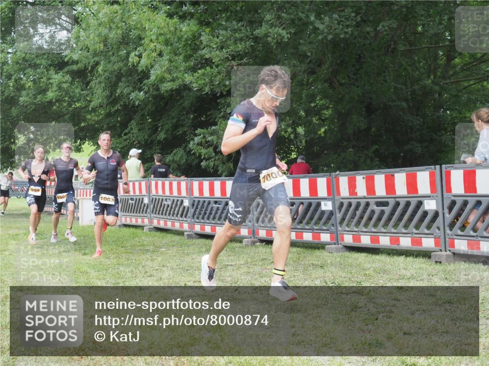 21.06.2025 - 27. Vierlanden-Triathlon KatJ http://msf.ph/oto/8000874 15.06.2025 12:54:29 Ziel 999, 1000, 1001, 1003 meine-sportfotos.de