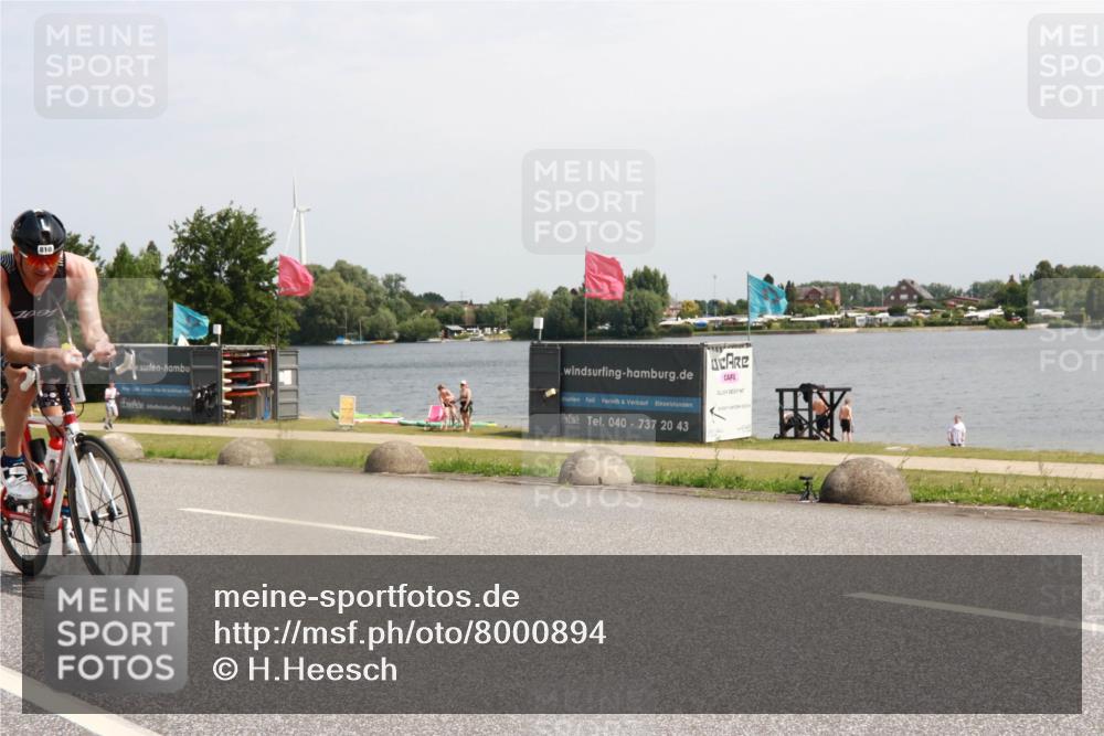 21.06.2025 - 27. Vierlanden-Triathlon H.Heesch http://msf.ph/oto/8000894 15.06.2025 11:43:20 Radfahren 637, 741, 810 meine-sportfotos.de