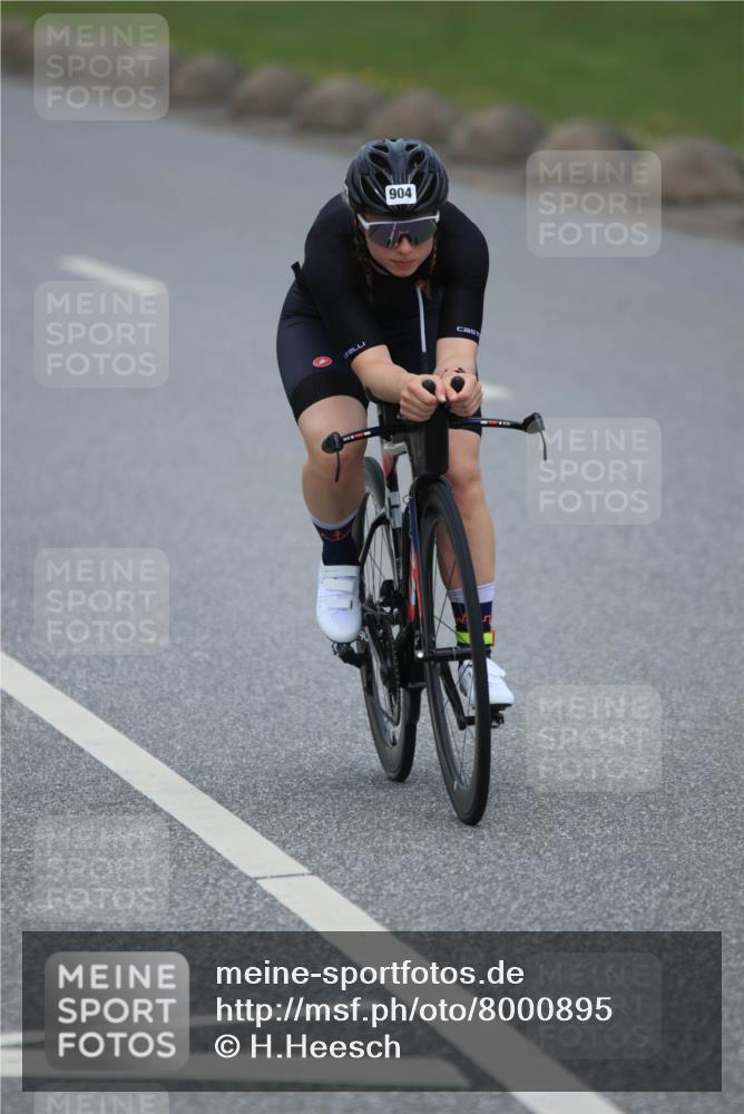21.06.2025 - 27. Vierlanden-Triathlon H.Heesch http://msf.ph/oto/8000895 15.06.2025 12:37:08 Radfahren 904, 930, 1005 meine-sportfotos.de