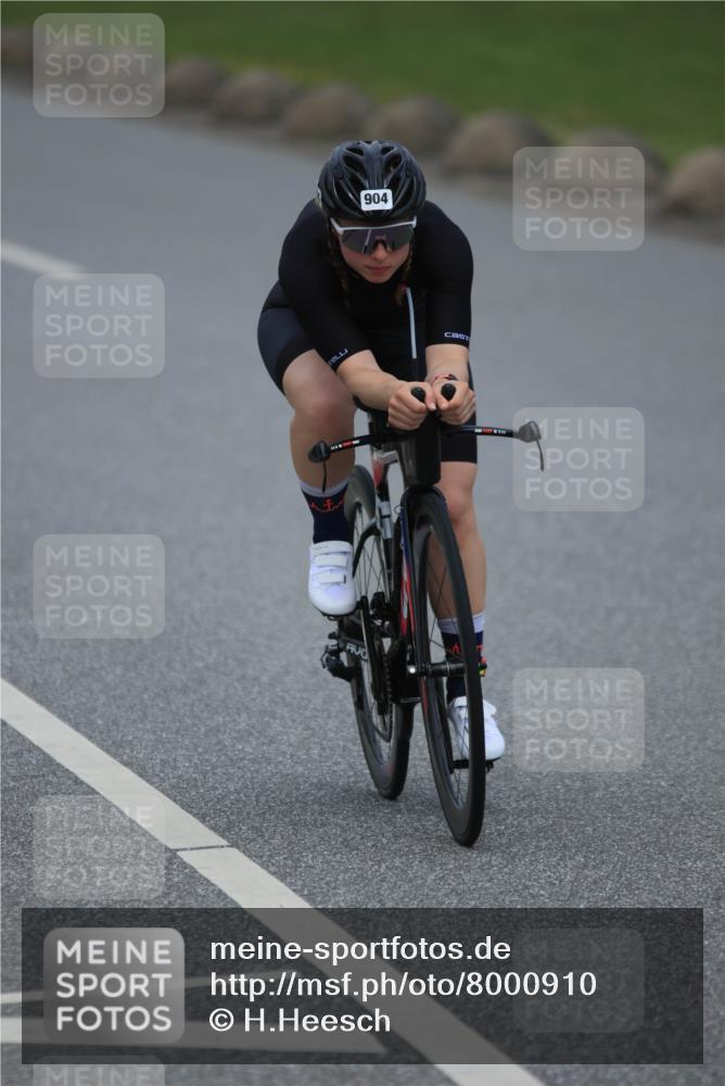 21.06.2025 - 27. Vierlanden-Triathlon H.Heesch http://msf.ph/oto/8000910 15.06.2025 12:37:08 Radfahren 904, 930, 1005 meine-sportfotos.de