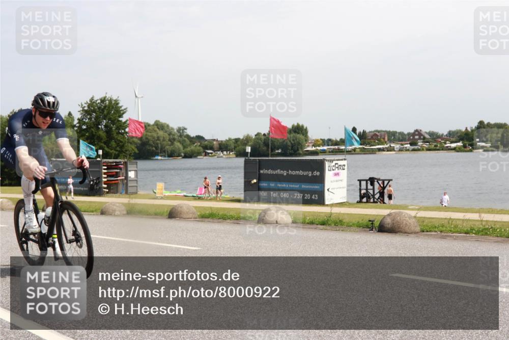 21.06.2025 - 27. Vierlanden-Triathlon H.Heesch http://msf.ph/oto/8000922 15.06.2025 11:43:20 Radfahren 637, 741, 810 meine-sportfotos.de