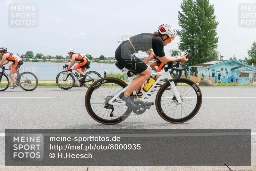 21.06.2025 - 27. Vierlanden-Triathlon H.Heesch http://msf.ph/oto/8000935 15.06.2025 12:34:43 Radfahren 911, 912, 1019, 1020, 1022, 1023, 1073, 1074, 1075, 1076 meine-sportfotos.de