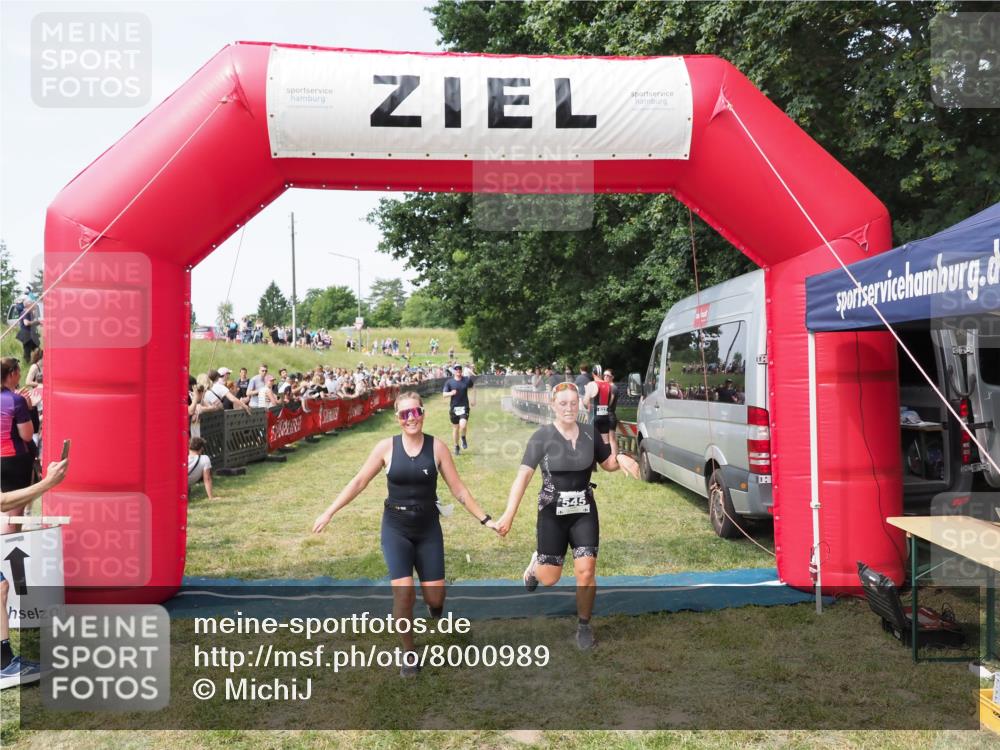 21.06.2025 - 27. Vierlanden-Triathlon MichiJ http://msf.ph/oto/8000989 15.06.2026 11:25:19 Ziel 325, 545, 587 meine-sportfotos.de