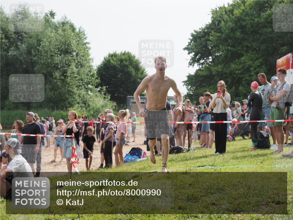 15.06.2025 - 27. Vierlanden-Triathlon KatJ http://msf.ph/oto/8000990 15.06.2025 09:57:25 Schwimmen 293, 296, 324, 343 meine-sportfotos.de