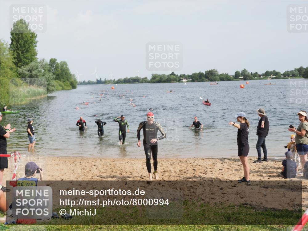 21.06.2025 - 27. Vierlanden-Triathlon MichiJ http://msf.ph/oto/8000994 15.06.2026 10:04:11 Schwimmen 411, 416, 453, 464 meine-sportfotos.de