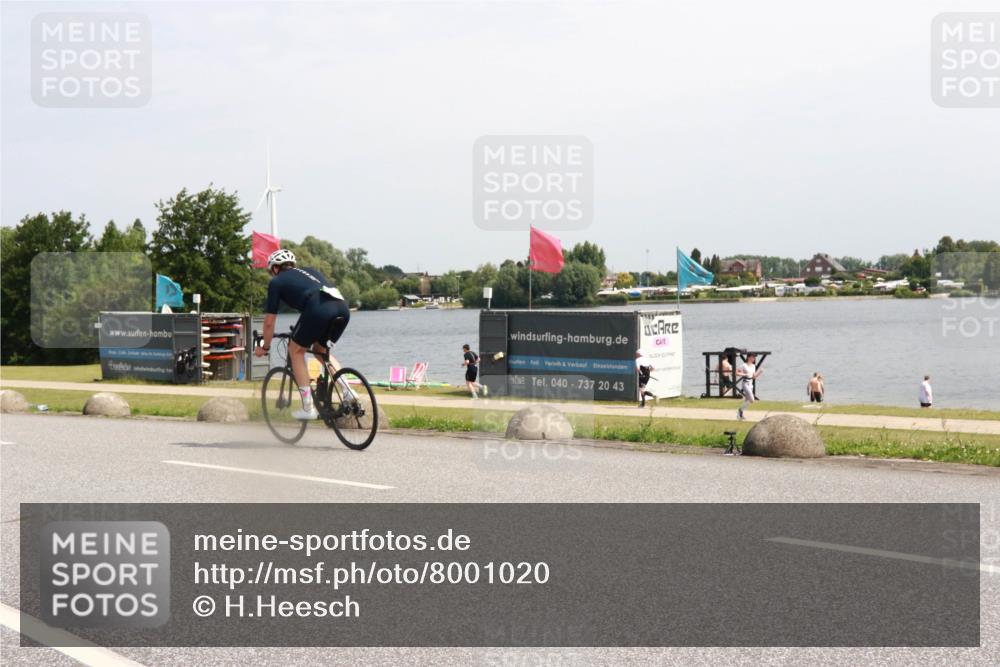 21.06.2025 - 27. Vierlanden-Triathlon H.Heesch http://msf.ph/oto/8001020 15.06.2025 11:43:31 Radfahren 686, 727, 844 meine-sportfotos.de