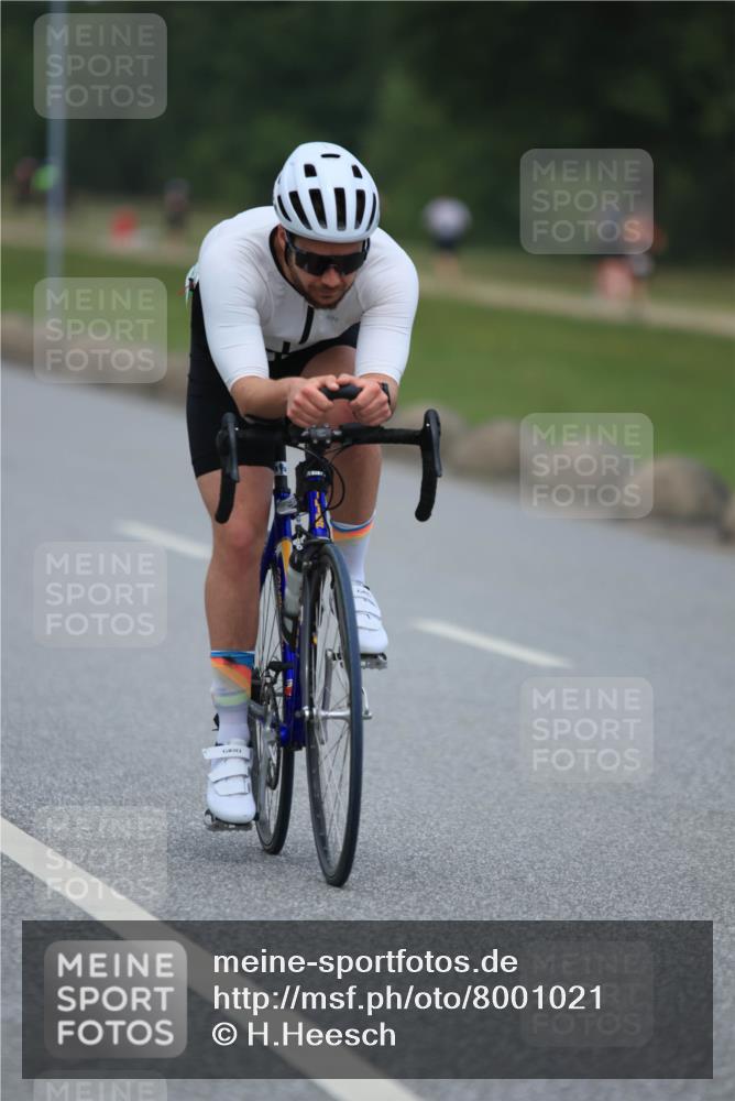 21.06.2025 - 27. Vierlanden-Triathlon H.Heesch http://msf.ph/oto/8001021 15.06.2025 12:37:37 Radfahren 745 meine-sportfotos.de
