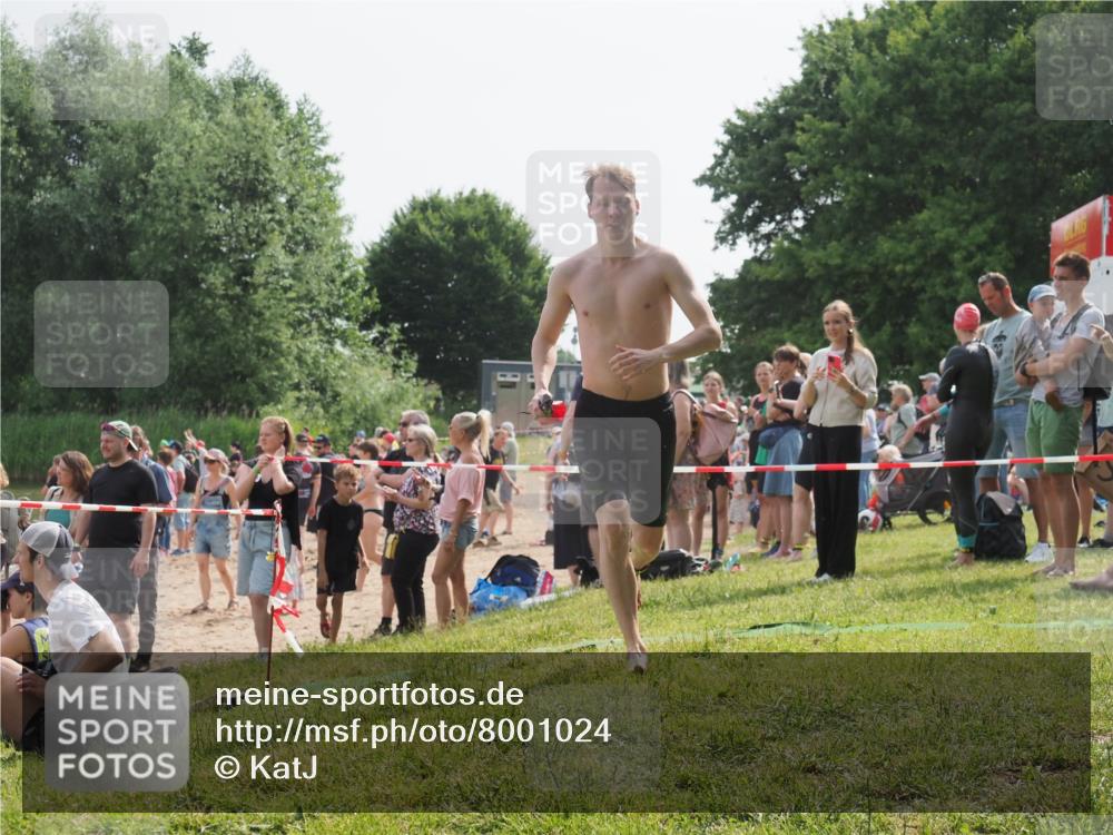 15.06.2025 - 27. Vierlanden-Triathlon KatJ http://msf.ph/oto/8001024 15.06.2025 09:57:25 Schwimmen 293, 296, 324, 343 meine-sportfotos.de