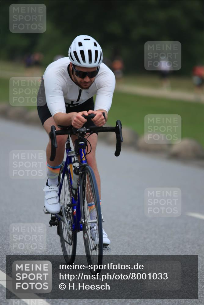 21.06.2025 - 27. Vierlanden-Triathlon H.Heesch http://msf.ph/oto/8001033 15.06.2025 12:37:38 Radfahren 745 meine-sportfotos.de