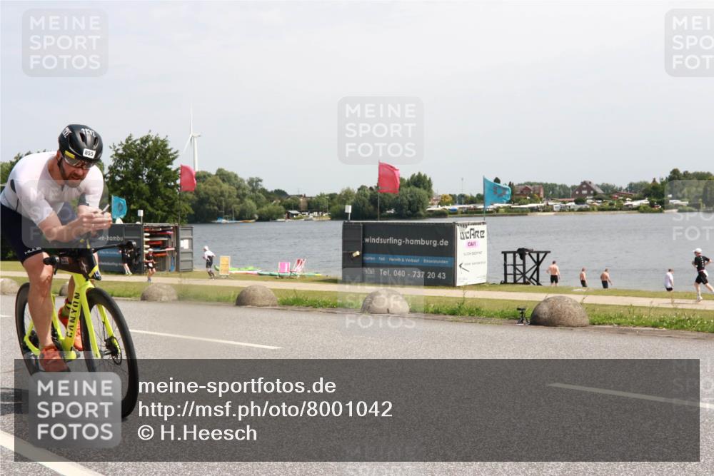 21.06.2025 - 27. Vierlanden-Triathlon H.Heesch http://msf.ph/oto/8001042 15.06.2025 11:43:35 Radfahren 686, 727, 844, 855 meine-sportfotos.de