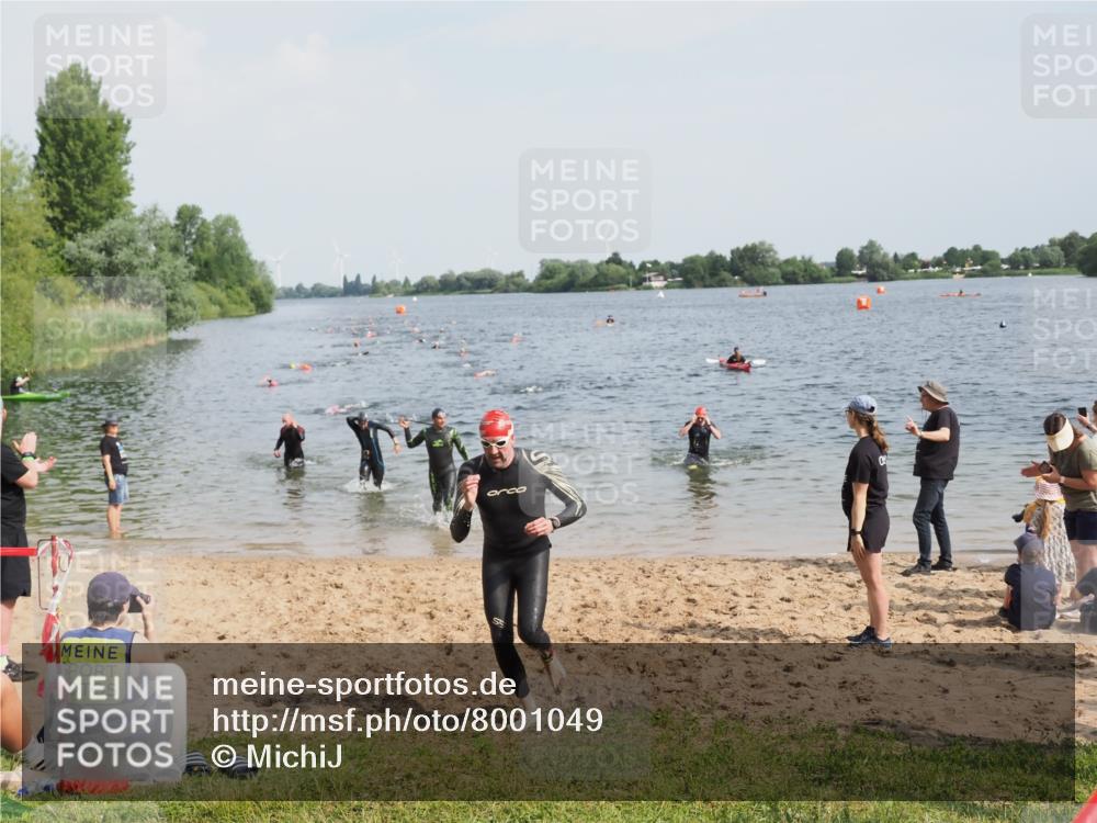 21.06.2025 - 27. Vierlanden-Triathlon MichiJ http://msf.ph/oto/8001049 15.06.2026 10:04:12 Schwimmen 411, 416, 453, 464 meine-sportfotos.de