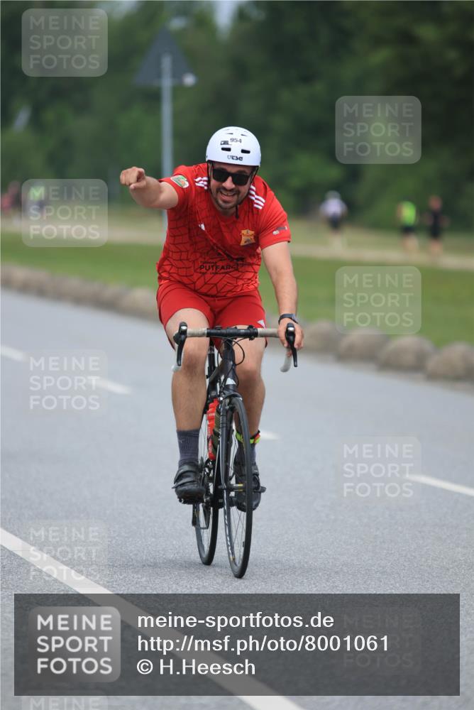 21.06.2025 - 27. Vierlanden-Triathlon H.Heesch http://msf.ph/oto/8001061 15.06.2025 12:37:54 Radfahren 858, 879, 954 meine-sportfotos.de