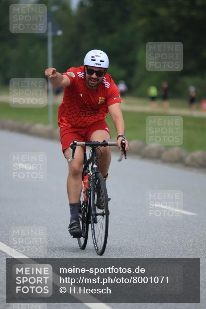 21.06.2025 - 27. Vierlanden-Triathlon H.Heesch http://msf.ph/oto/8001071 15.06.2025 12:37:54 Radfahren 858, 879, 954 meine-sportfotos.de