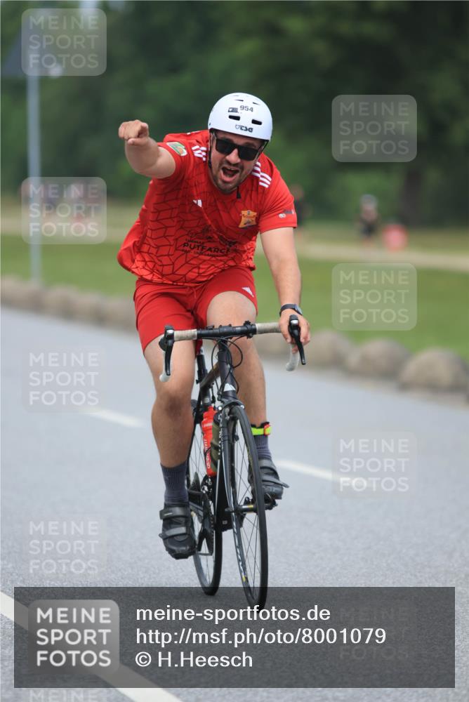 21.06.2025 - 27. Vierlanden-Triathlon H.Heesch http://msf.ph/oto/8001079 15.06.2025 12:37:55 Radfahren 858, 879, 954 meine-sportfotos.de