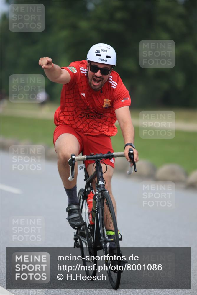 21.06.2025 - 27. Vierlanden-Triathlon H.Heesch http://msf.ph/oto/8001086 15.06.2025 12:37:55 Radfahren 858, 879, 954 meine-sportfotos.de