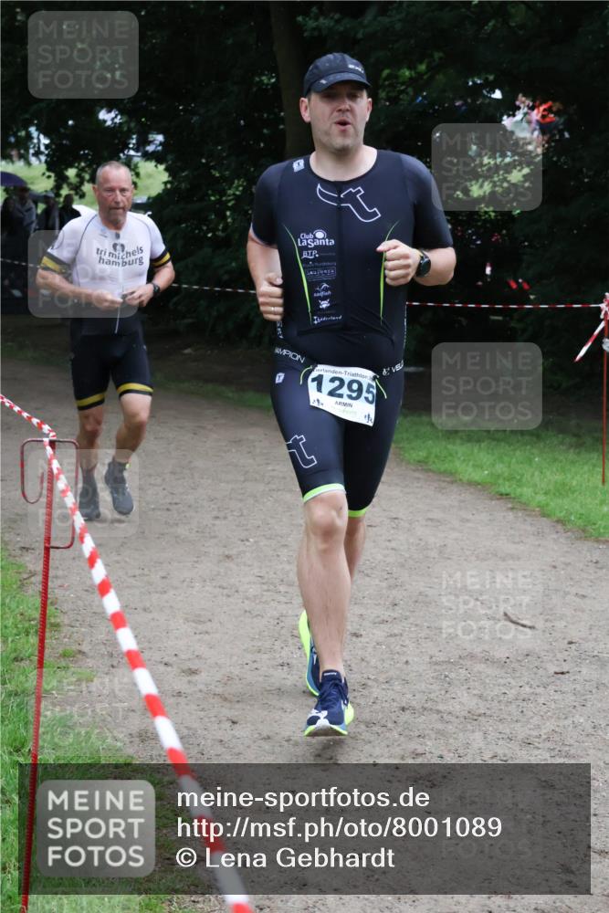 21.06.2025 - 27. Vierlanden-Triathlon Lena Gebhardt http://msf.ph/oto/8001089 15.06.2025 14:04:40 Laufen 1295 meine-sportfotos.de