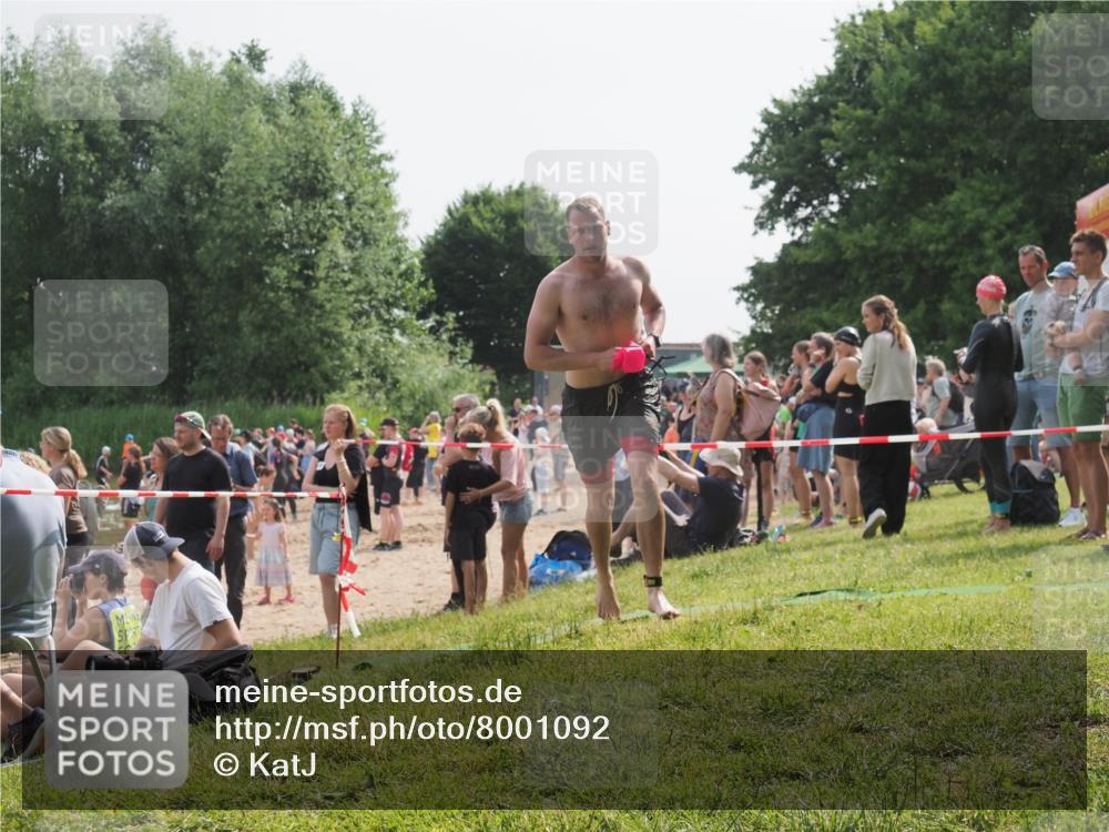 15.06.2025 - 27. Vierlanden-Triathlon KatJ http://msf.ph/oto/8001092 15.06.2025 09:57:31 Schwimmen 293, 309, 324, 343 meine-sportfotos.de