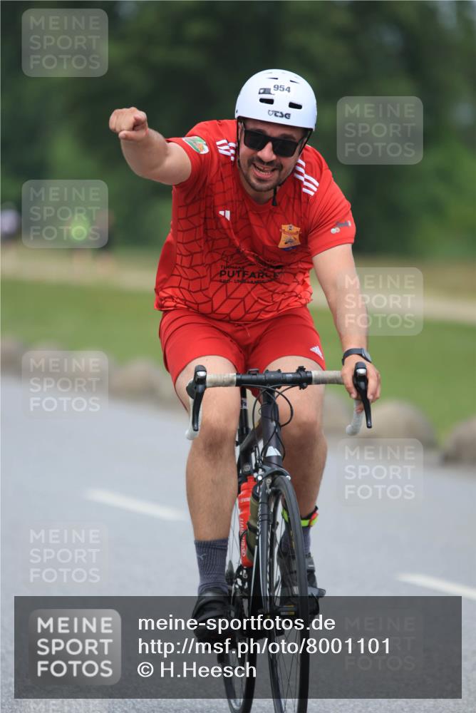21.06.2025 - 27. Vierlanden-Triathlon H.Heesch http://msf.ph/oto/8001101 15.06.2025 12:37:55 Radfahren 858, 879, 954 meine-sportfotos.de
