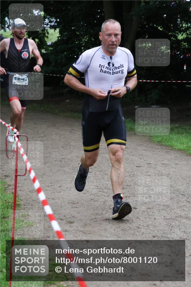 21.06.2025 - 27. Vierlanden-Triathlon Lena Gebhardt http://msf.ph/oto/8001120 15.06.2025 14:04:41 Laufen  meine-sportfotos.de