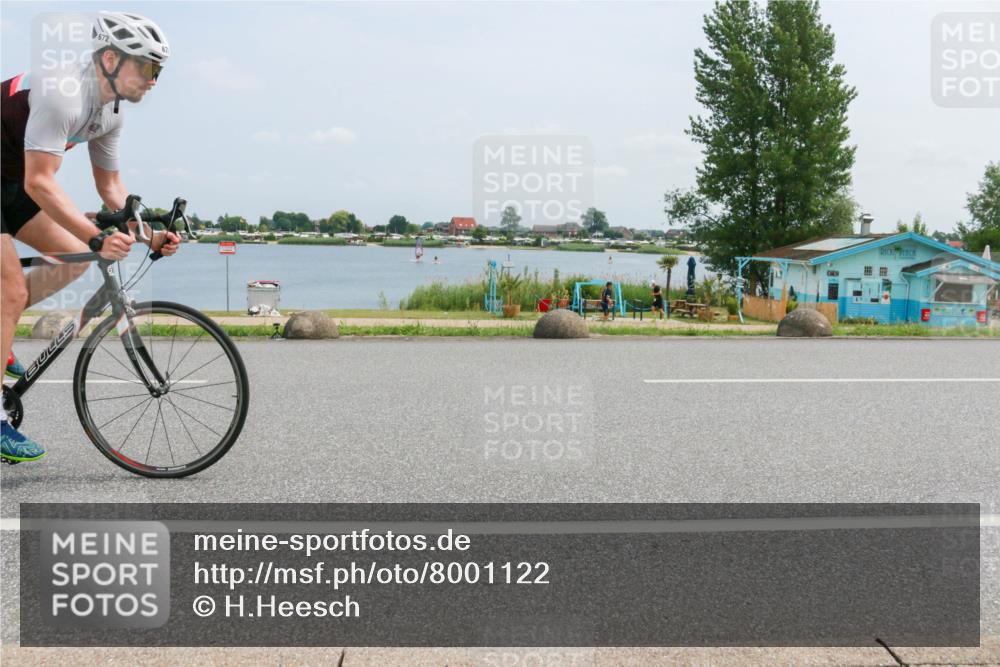 21.06.2025 - 27. Vierlanden-Triathlon H.Heesch http://msf.ph/oto/8001122 15.06.2025 12:35:11 Radfahren 672, 720 meine-sportfotos.de