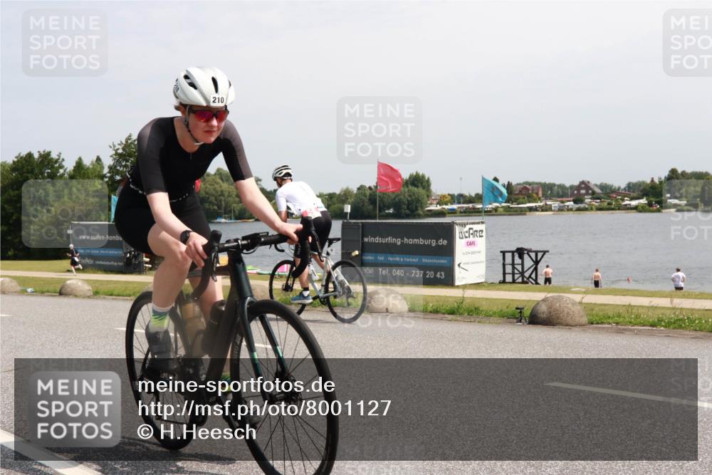 21.06.2025 - 27. Vierlanden-Triathlon H.Heesch http://msf.ph/oto/8001127 15.06.2025 11:43:44 Radfahren 210, 714, 731, 738 meine-sportfotos.de