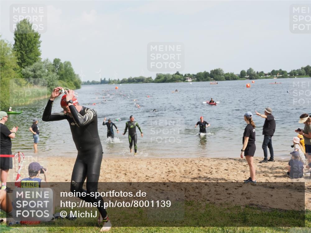 21.06.2025 - 27. Vierlanden-Triathlon MichiJ http://msf.ph/oto/8001139 15.06.2026 10:04:13 Schwimmen 411, 416, 453, 464 meine-sportfotos.de